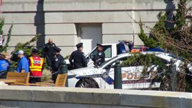 女子美國會開車衝撞  警開槍封鎖道路　圖／中央社