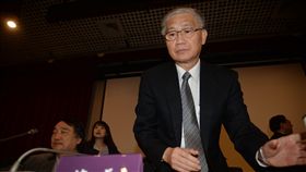 台大校長楊泮池18日上午在校務會議宣布今年6月任期屆滿後，不再續任校長職位。圖為楊泮池接受媒體訪問說明。中央社記者孫仲達攝