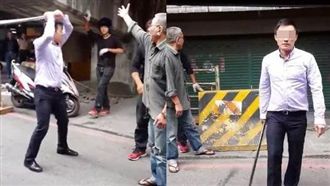 不滿施工封路　商旅老闆持棍毆2工人