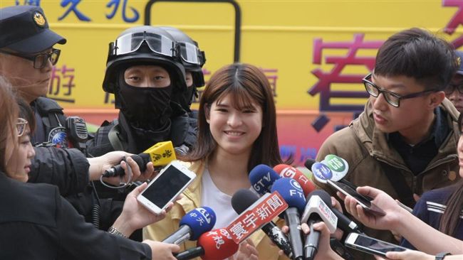 誰讓蔡英文笑！原來是蟑螂＋米香聯手
