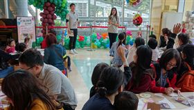 繽紛彩繪！微風慈善基金會邀病童　提前過兒童節