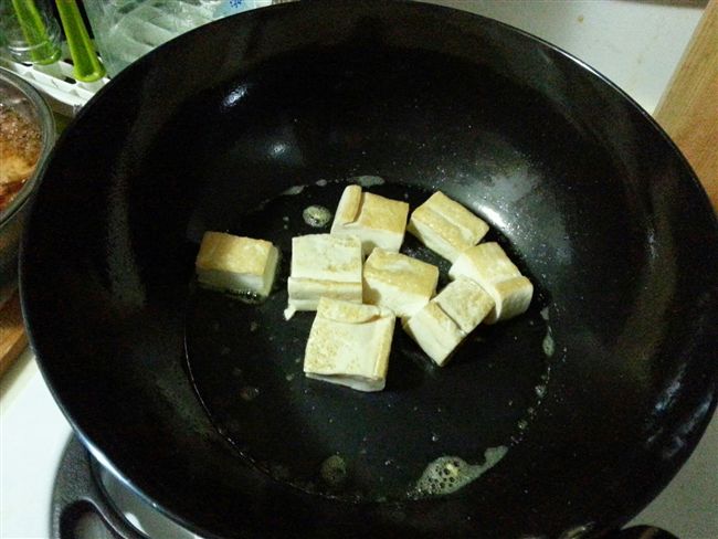 快訊／公公嫌飯難吃持刀刺媳、孫女