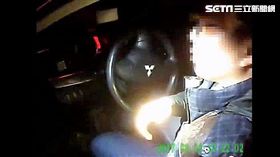 郭男將毒品放在書本形狀的鐵盒內，企圖躲避警方追緝，因氣質與文青不符，仍遭保大警員識破逮捕（翻攝畫面）