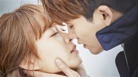 힘쎈여자 도봉순,大力女子都奉順,都奉順,朴寶英,朴炯植,Jisoo,志洙,帝國之子,安敏赫,安社長,國斗,JTBC,金土劇,浪漫,接吻,第11集,第12集-翻攝自JTBC