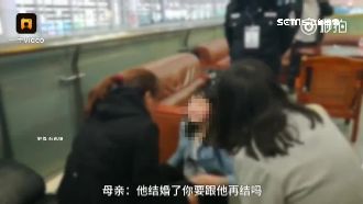 網戀私奔不成！少女高鐵站崩潰大哭