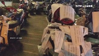 違停機車佔車道　遭民眾貼「困惱文」