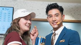 貼心！張立昂甜餵粉絲吃爆米花　曝休假期間放鬆創作產新歌　圖／Garrett提供