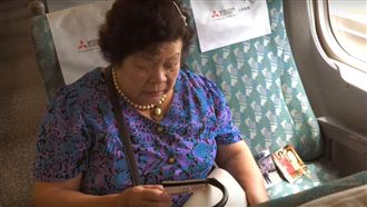 阿嬤帶老伴「一日遊」！竟然惹哭網友