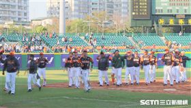 統一獅逆轉擊敗中信。（圖／記者王怡翔攝）