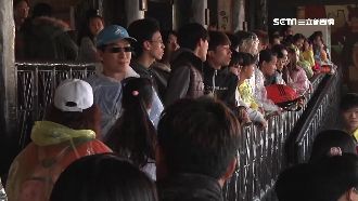 清明連假人潮爆　樂園設施排隊1小時