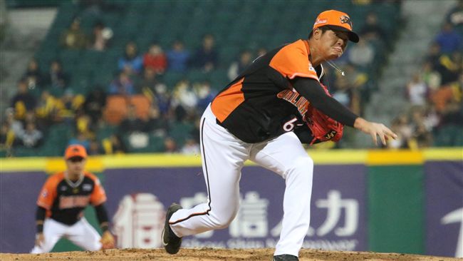 回老家奪職棒首勝　洪心騏勝利獻媽媽