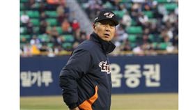▲韓火鷹74歲監督金星根。（圖／截自韓國媒體）