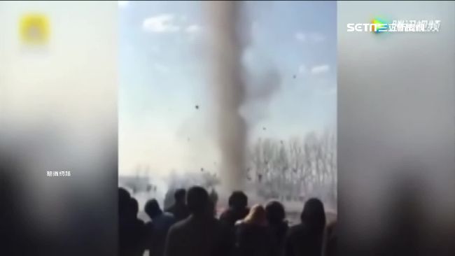 陸墓園突颳怪風　直捲上天如黑龍現身
