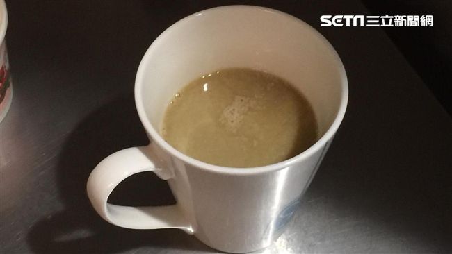 他點紅茶鮮奶　女店員給這杯被嗆了