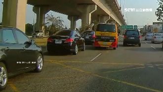 2拖吊車鳴笛逆向　司機：一時心急