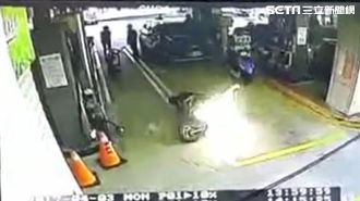 油槍與油孔齊冒火　機車一秒變火把