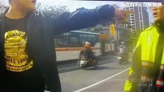 醉漢暴走髒話連發　2警聯手壓制逮捕