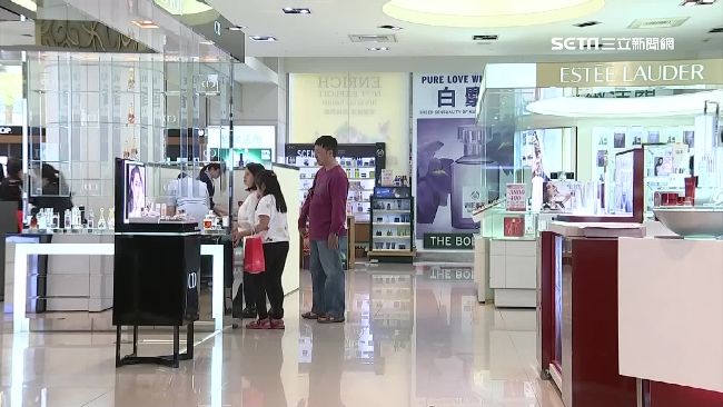 有網友發文感嘆，一般人走進版百貨公司，都會跳過1樓，引發其他網友議論。（示意圖／資料照）