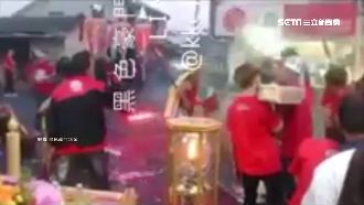 廟會鞭炮突爆炸　陣頭、民眾大亂鬥