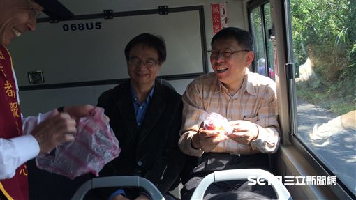 台北市長柯文哲 視察掃墓公車 盧冠妃攝