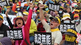 軍公教凱道抗議年金改革。（圖／中央社）