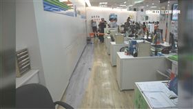 疑不滿口氣差！「剪刀怪客」狠刺中華電信行員濺血