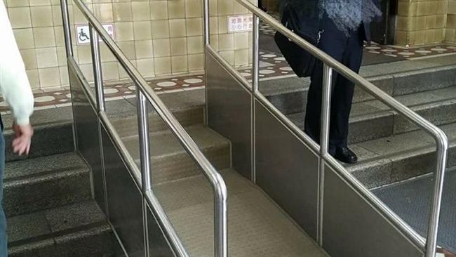無障礙出現樓梯？台大醫院設計引熱議