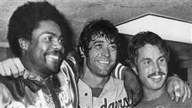 ▲Guerrero（左起）與捕手Steve Yeager、三壘手Ron Cey共同獲選世界大賽MVP。（圖／美聯社／達志影像）