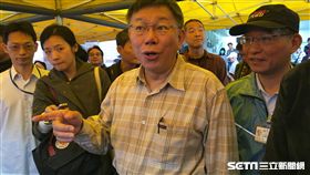 台北市長柯文哲視察掃墓公車　盧冠妃攝