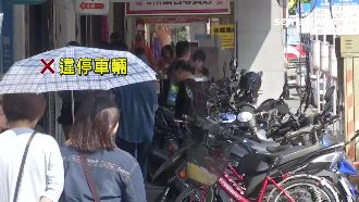 騎樓屬「私地公用」！停車擺攤都違規