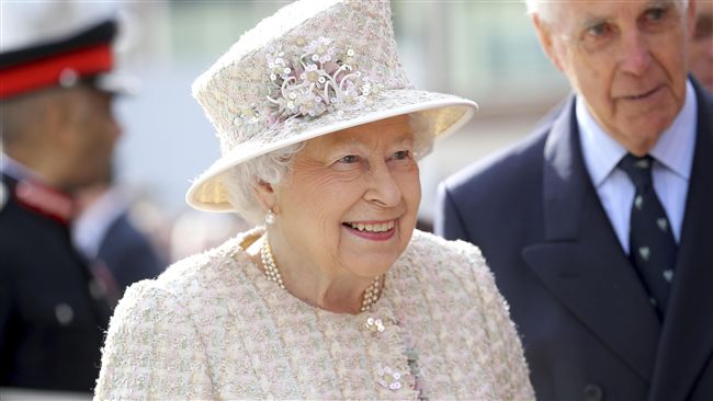 英女王電話太多　徵接線生年薪88萬