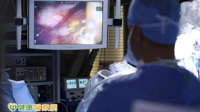 機械手術比較好？　這項研究打破迷思