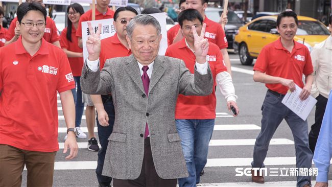 領表強碰！　詹、洪陣營呼口號較勁