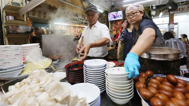 磁磚上二個腳印　守住近百年麵店辛酸
