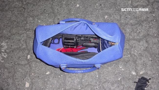 違停搜出霰彈槍　駕駛羞藏迷情水遭逮