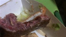 買宵夜給太太吃　竟吃到麥當勞新菜單「五分熟」漢堡肉？（圖／翻攝爆料公社）