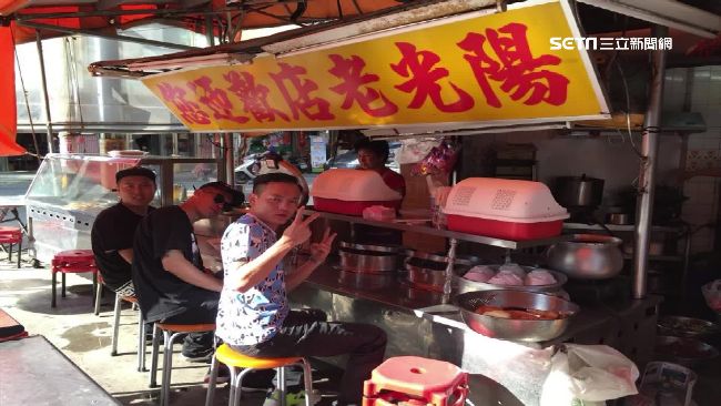 目睹母遭押走…資優生春風變討債集團