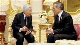 泰王瓦吉拉隆功簽署新憲法　為未來選舉鋪路
圖／美聯社／達志影像