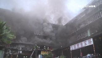 南機場公寓竄火住戶逃　有人趁亂偷竊