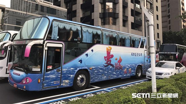 蝶戀花事件遭撤照　友力遊覽車又載客