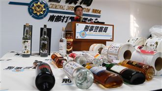 酒精加料假冒洋酒　雄檢查扣5萬瓶