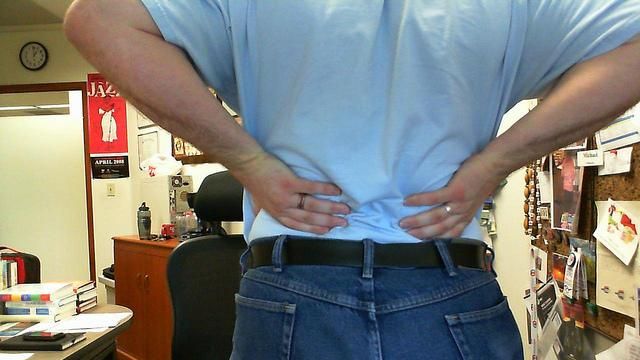 下背痛誤當拉傷　輕熟男變「僵直男」