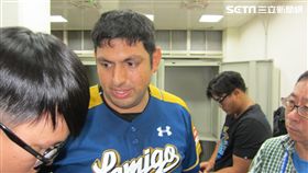 ▲Lamigo先發投手Zack Segovia（賽格威）賽後受訪。（圖／記者蕭保祥攝）