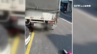 女騎士遭貨卡輾過　司機聽怪聲才停車