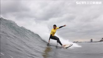 希望被看見　水中攝影看台灣衝浪