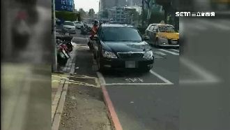 超商前全紅線　汽車霸「待轉區」停車