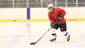 許孟哲與國家冰球隊成員積極備戰,將代表台灣出征世界冰球錦標賽