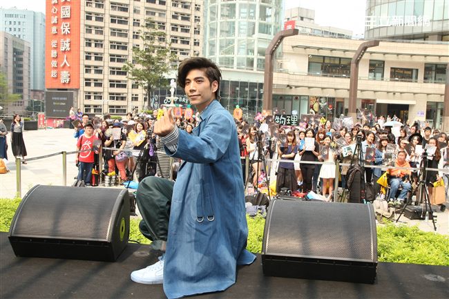 潘裕文EP《九年》簽唱會