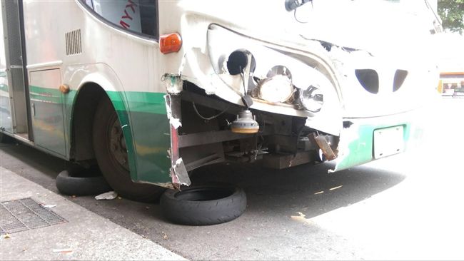 快訊／北市公車撞公車　14人傷送醫