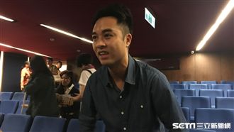 「香港沒自由靈魂」　港人現場槓柯